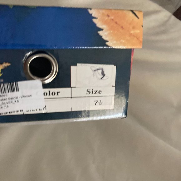 NIB Italina by Summer Rio Silver Sandals sz. 7.5 - Picture 5 of 6